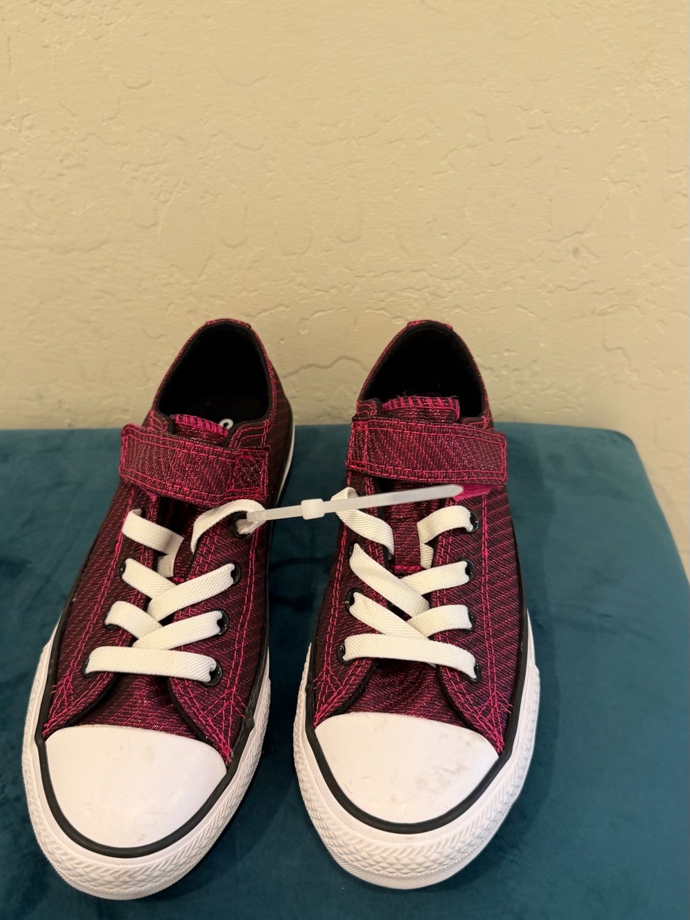 Converse Kids Low-Top Sneakers in Pink and White